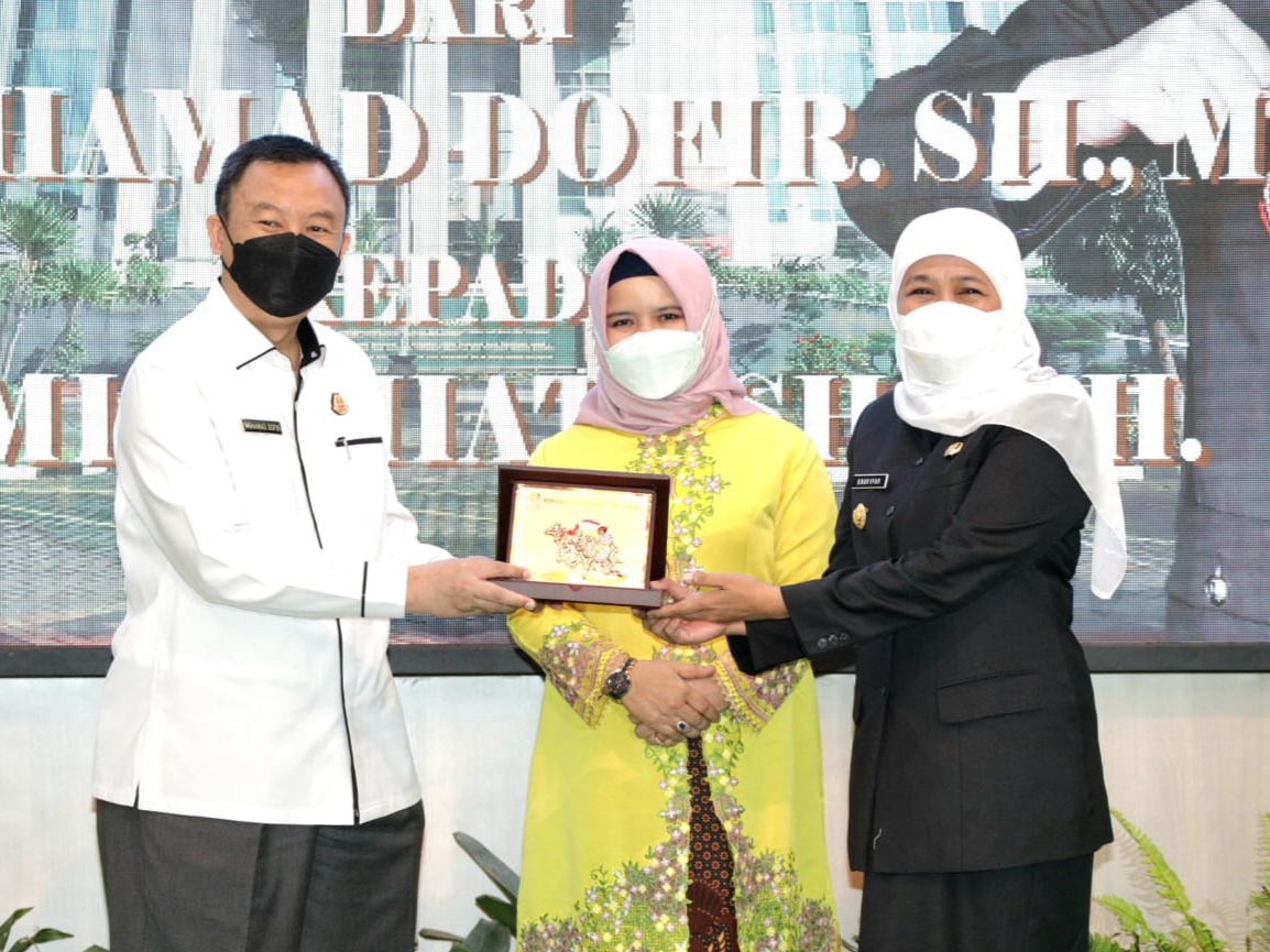 Ini Pesan Khofifah untuk Kajati Jatim Mia Amiati