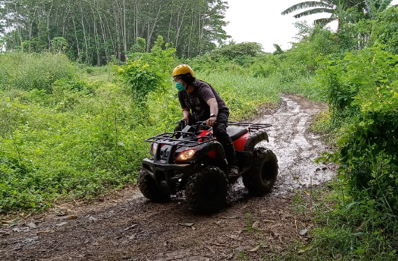 Asyiknya Bermain ATV di Genangan Lumpur Jabon Sidoarjo