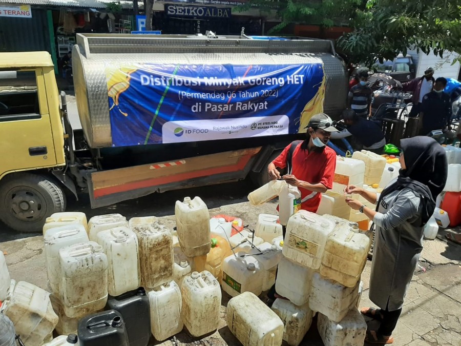 PT Rajawali Nusindo Distribusikan 7,2 Juta Liter Minyak Goreng