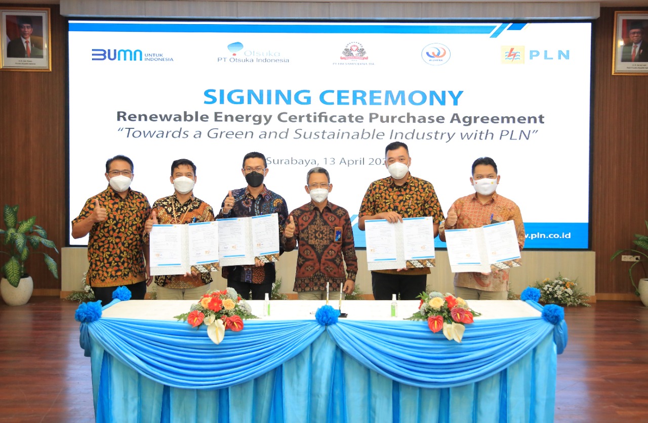 Transisi ke Energi Bersih, PLN Teken Perjanjian Pembelian Layanan REC dengan PT Otsuka Indonesia, PT HM Sampoerna, dan PT Widatra Bhakti