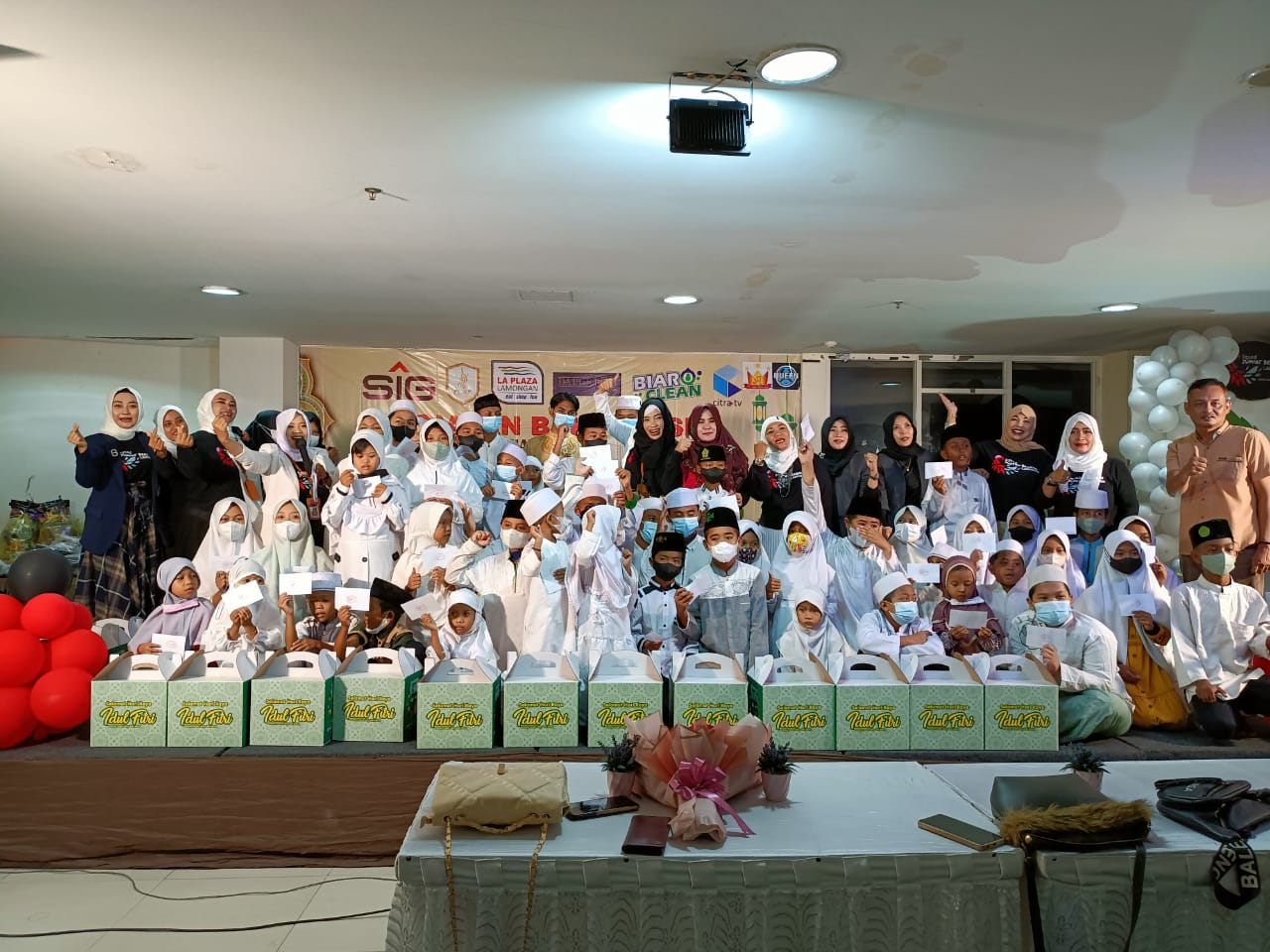 Gelar Bakti Sosial, Yayasan Jumat Berkah Lamongan Berbagi dengan Anak Yatim