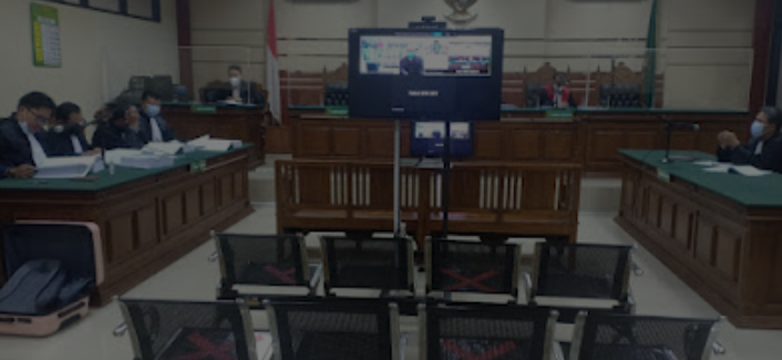 Bupati Non Aktif Probolinggo dan Suami Dituntut 8 Tahun Penjara