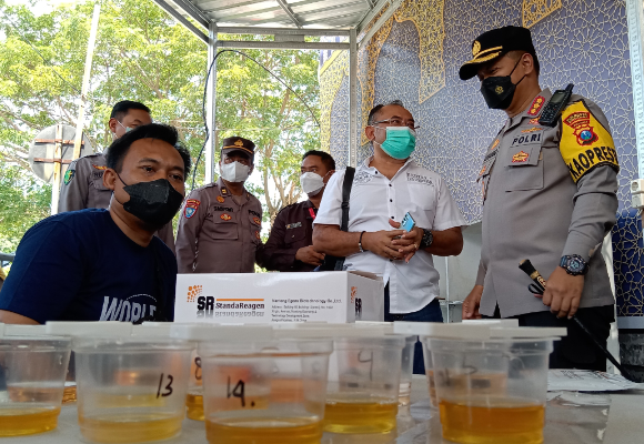 Puluhan Kru Bus di Terminal Purabaya Jalani Tes Urine