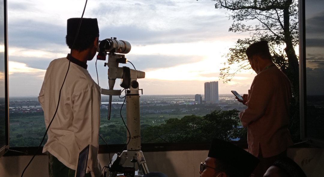 Hilal Terlihat di Bukit Condrodipo Gresik