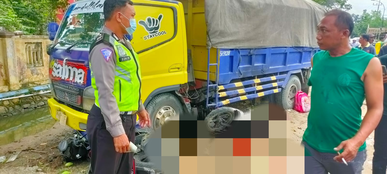 Hindari Pemotor, Dum Truk di Lamongan Malah Seruduk Pemotor Lainnya