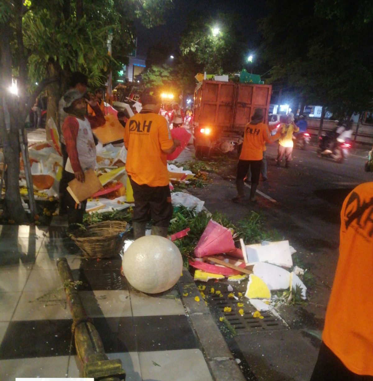 Perayaan Surabaya Vaganza Sisakan 30 Ton Sampah