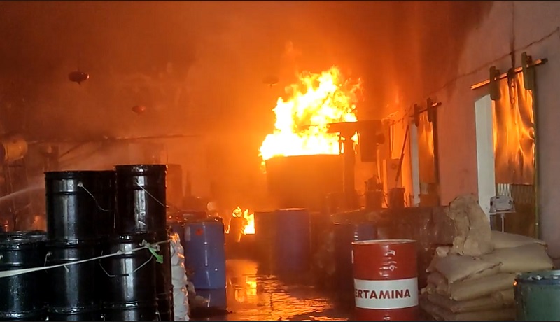 Pabrik Cat Maju Makmur Mojokerto Ludes Dilalap Api