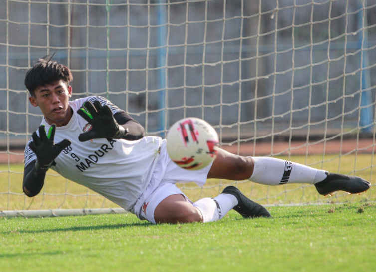 Dilepas Madura United, Kiper M Rizki Kusni Admojo Gabung Persela
