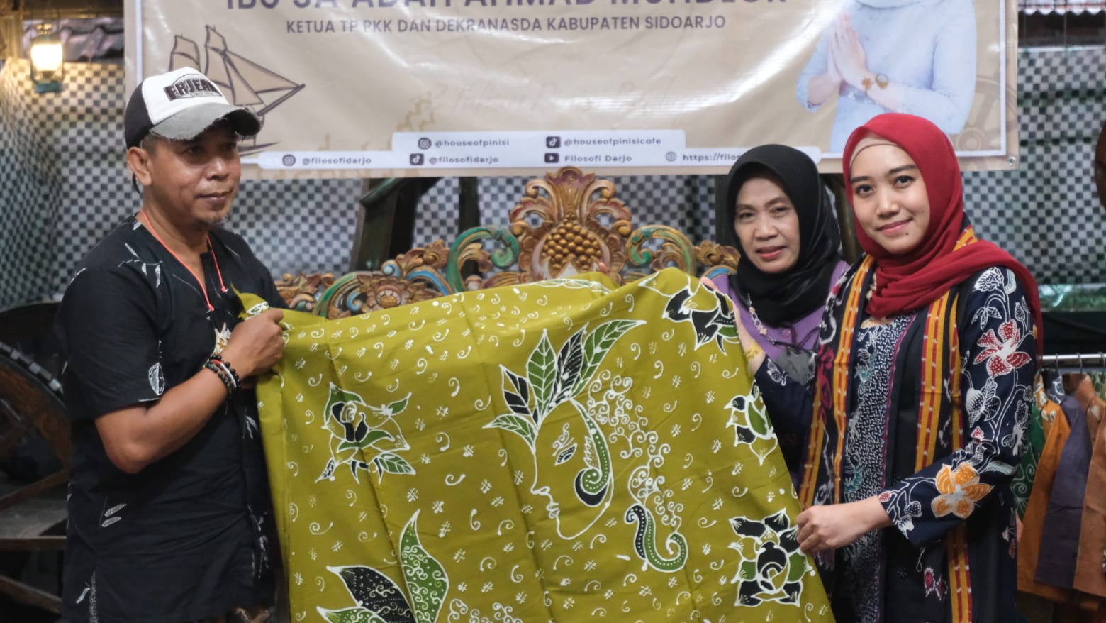 Ketua Dekranasda Sidoarjo Hadiri Pelatihan Membatik Masker Painting