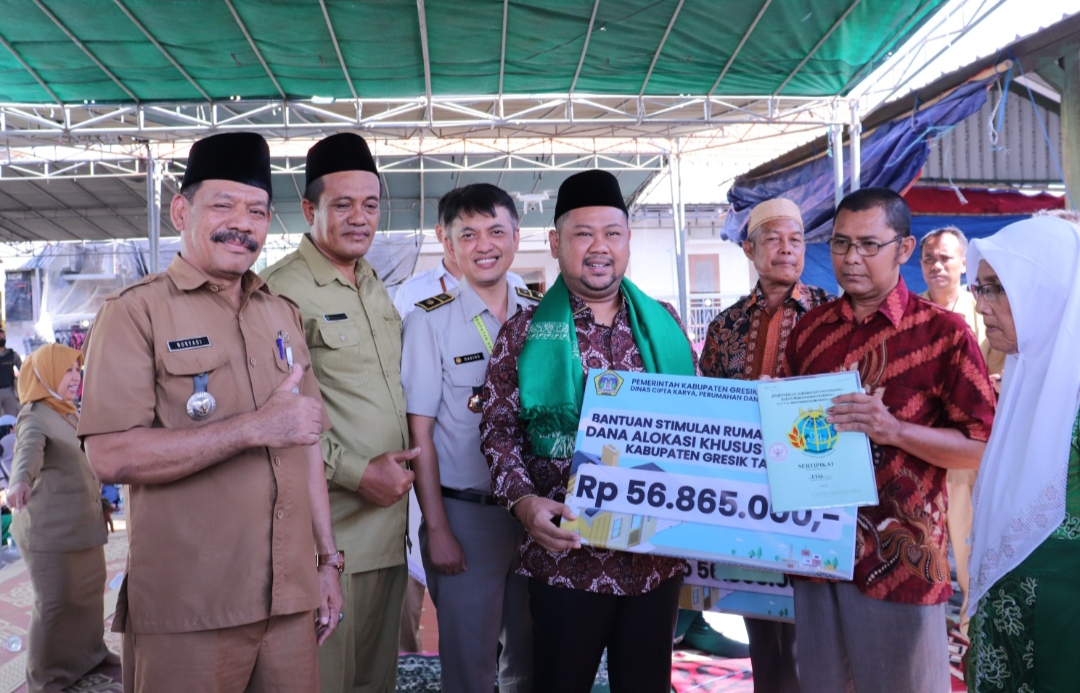 Warga Sidayu di Kawasan Minapolitan Randuboto Mendapatkan Sertifikat Tanah