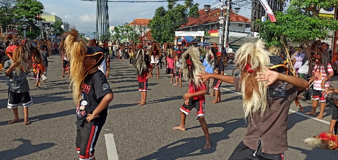 Di Ponorogo, Ratusan Anak SD Menari Bujang Ganong