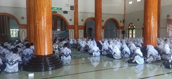 Was-was, Ratusan Guru Honorer di Ponorogo Gelar Doa Bersama