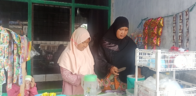 Dari Jualan Tempura, Anak Yatim Kelas 6 SD Ini Akhirnya Bisa Beli Motor Gress