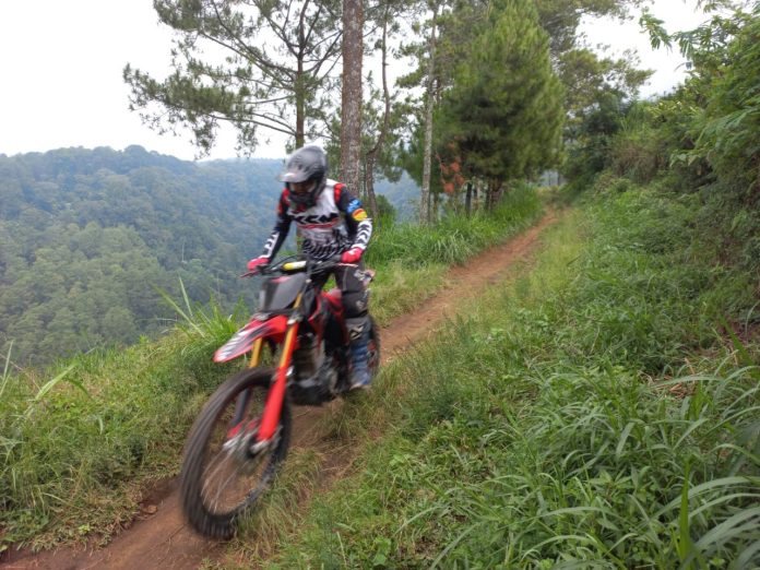 Komunitas Honda CRF Jajal Trabasan di Malang Lanjut Nobar MXGP