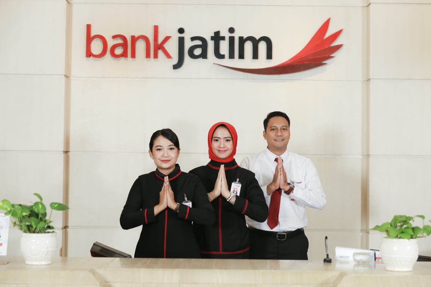 Penghujung Triwulan II Tahun 2022, Bank Jatim Borong Dua Penghargaan
