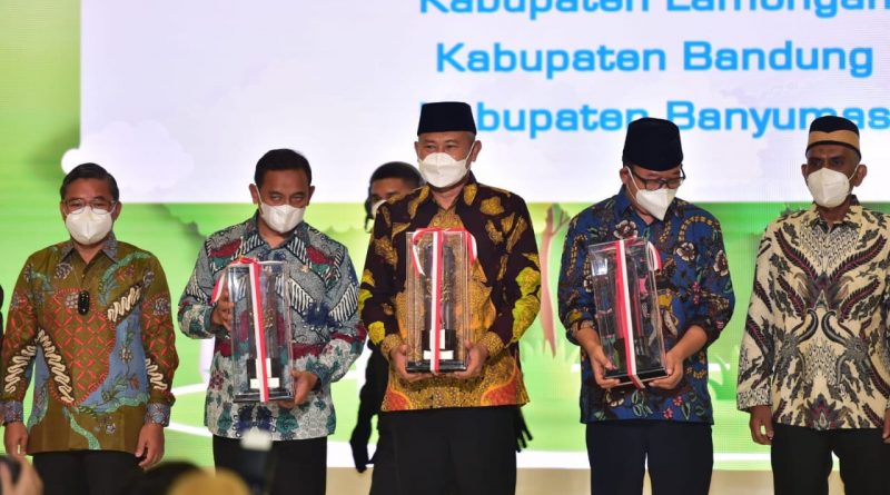 Bupati Lamongan Terima Tiga Penghargaan Nirwasitha Tantra