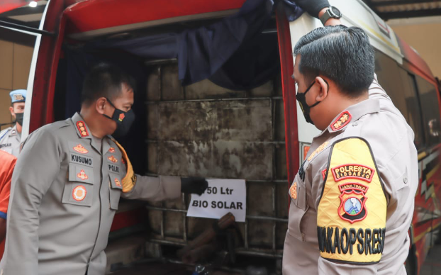 Beli BBM Solar Jumlah Banyak, Dua Pria Ini Modifikasi Mobil ELF