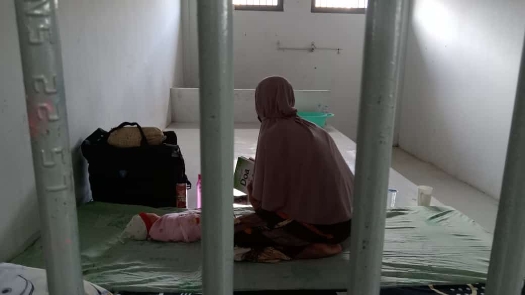 Trenyuh, Bayi Berumur Satu Hari Ini Tinggal Bersama Ibunya di Penjara