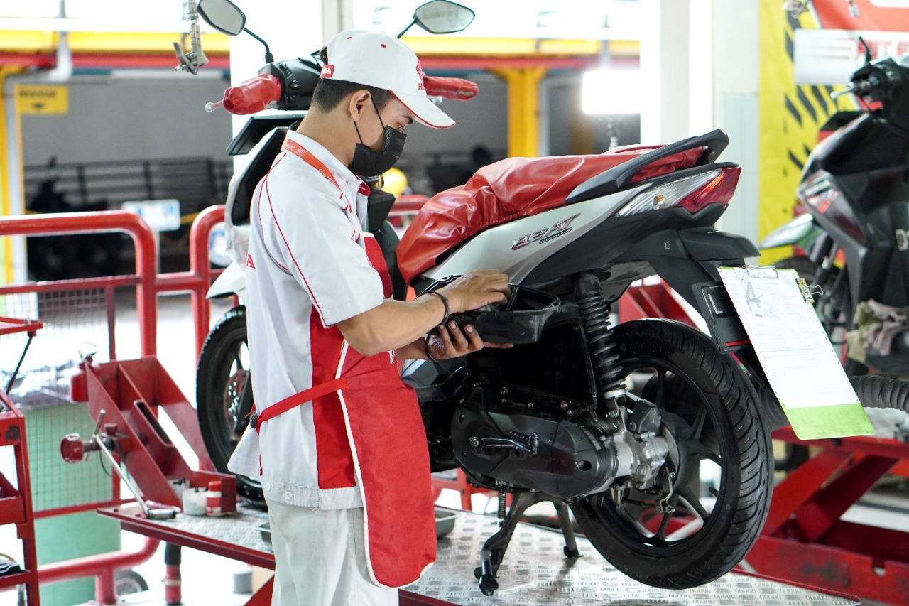 Service Di Bengkel AHASS, Jaminan Keaslian Oli dan Ketahanan Suku Cadang Part Asli