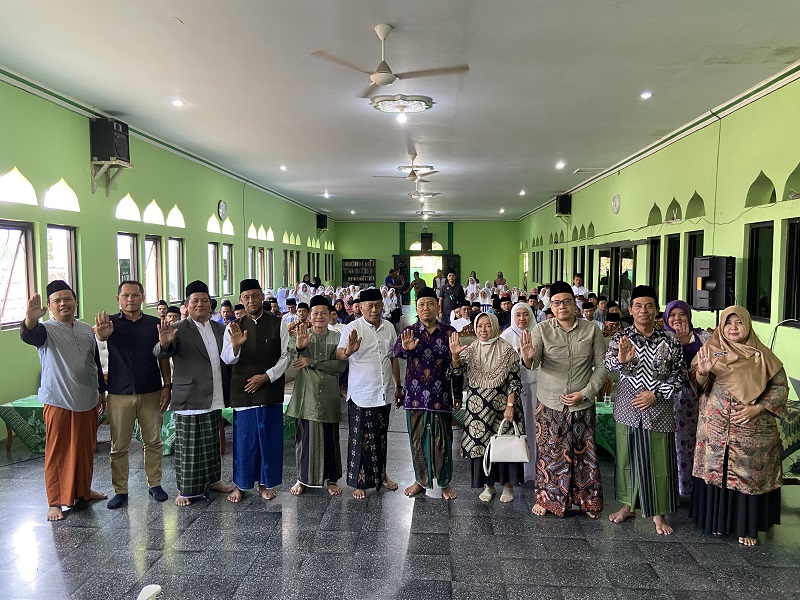 Keliling Pesantren, Bupati Sugiri : Jangan Ada Kekerasan Anak