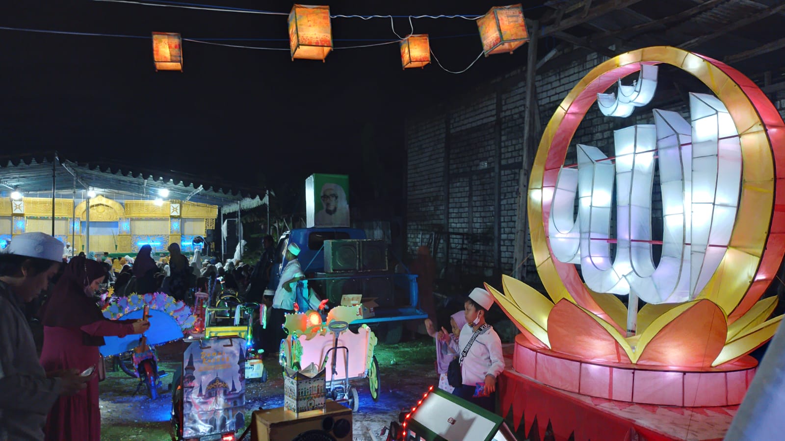 Unik, Dusun di Gresik Ini Memperingati Maulid Nabi dengan Karnaval Damar Kurung, Sudah Berjalan 24 Tahun