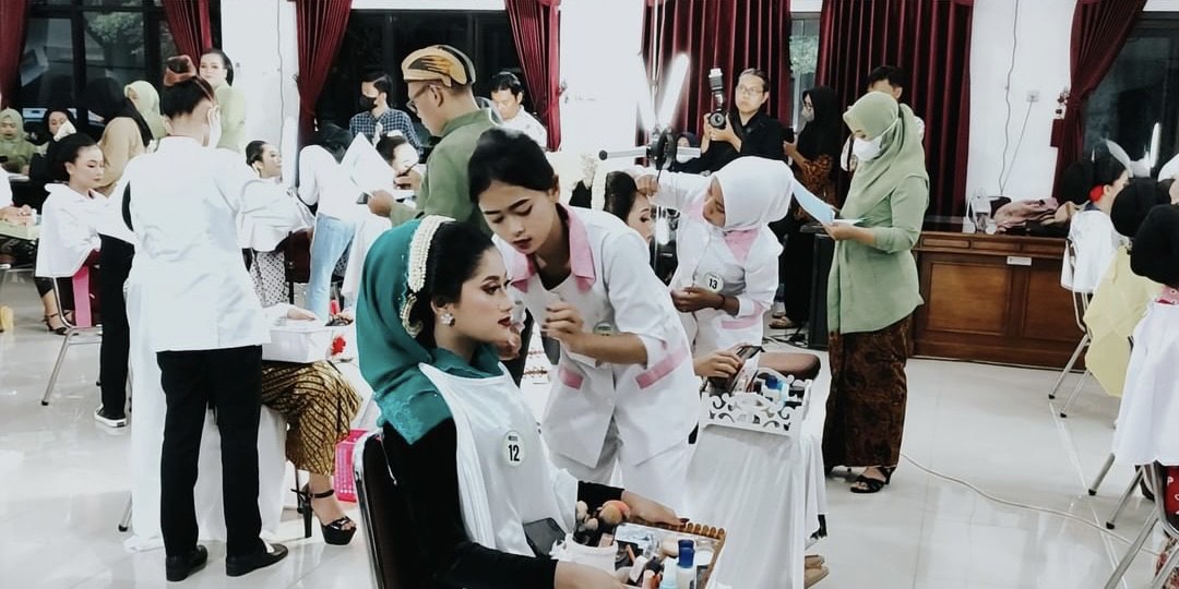 Ikuti Lomba Rias, Dua Pelajar SMKN 2 Ponorogo Pulang Bawa Prestasi