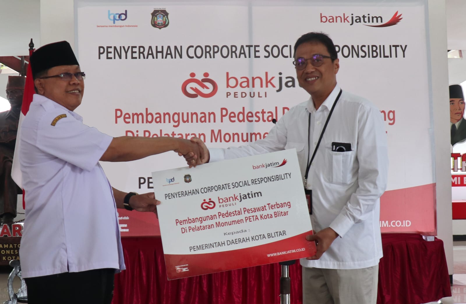 Salurkan CSR ke Nganjuk dan Blitar, Bank Jatim Komitmen Wujudkan Kesejahteraan