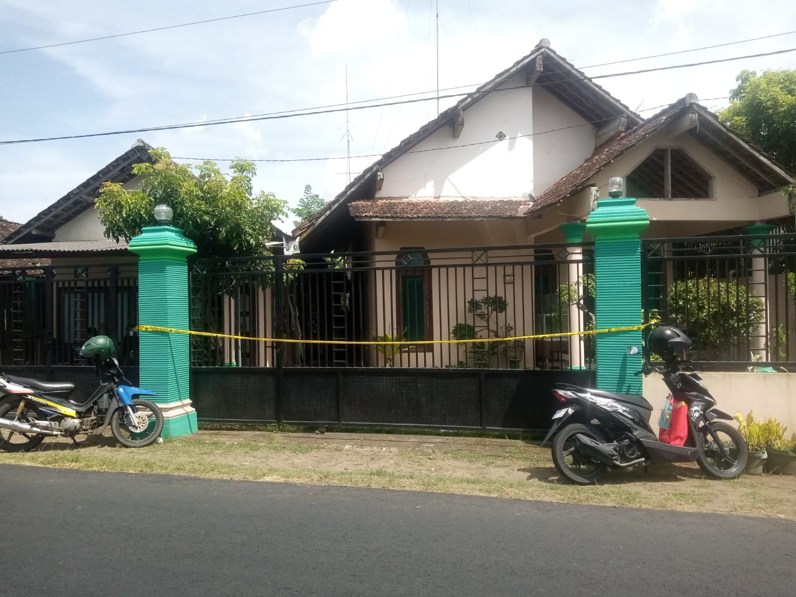 Perempuan Muda di Tulungagung Ditemukan Tewas dengan Luka Puluhan Tusukan di Kamar