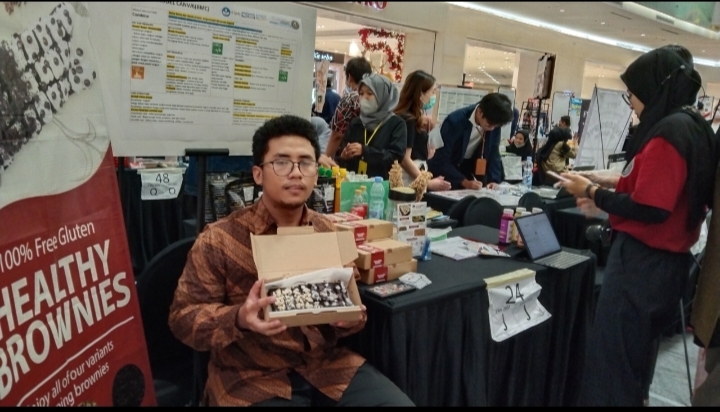 Brownies dari Tepung Sorgum Dipamerkan Dalam Launching Day Wirausaha Merdeka (WMK) Universitas Ciputra 2022
