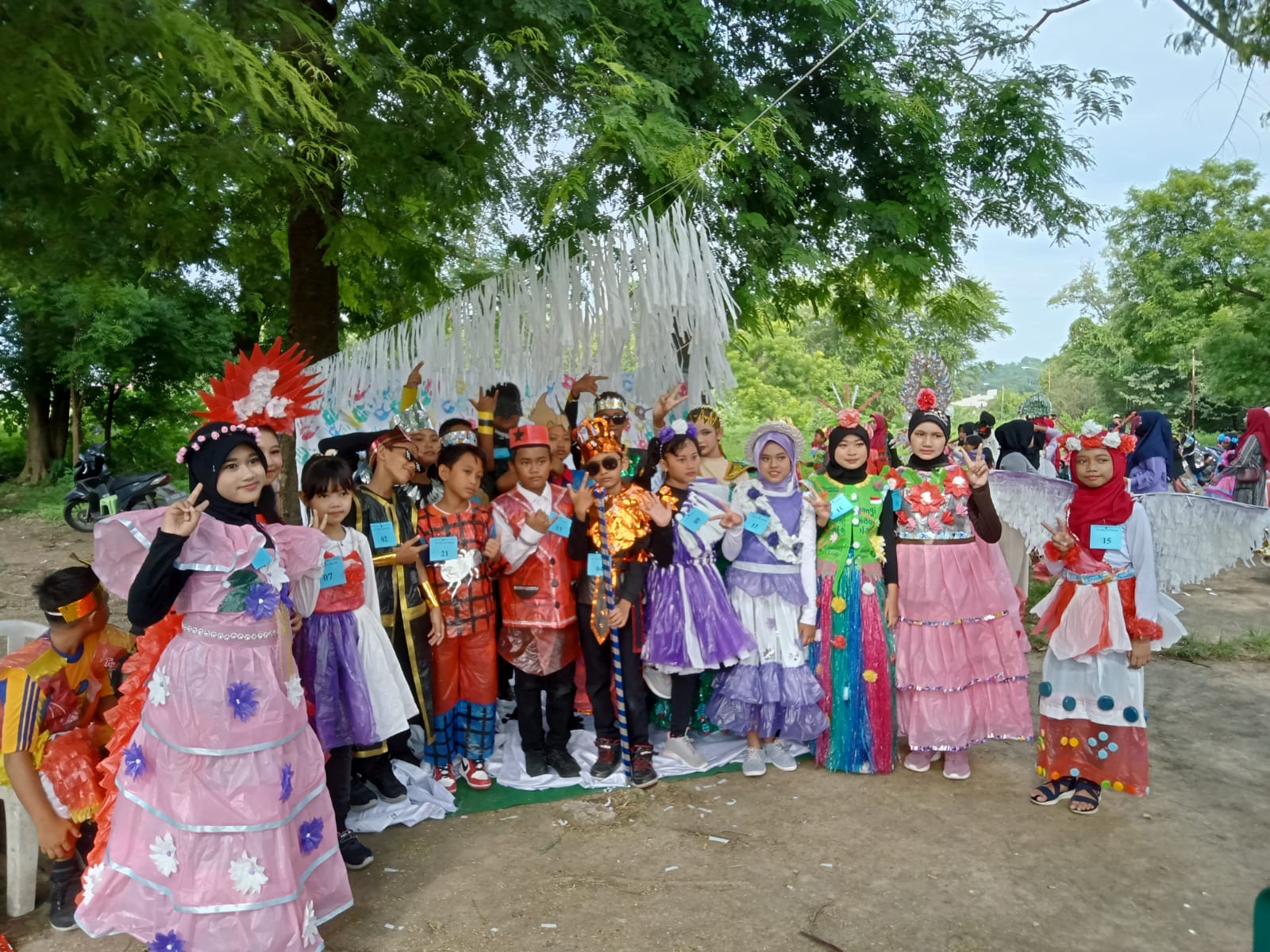 Pesan Krisis Sampah Plastik di Karangkiring Fashion Week
