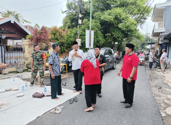 Jalan Kampung Diperbaiki, Warga Dermo Bangil Gelar Syukuran Sederhana