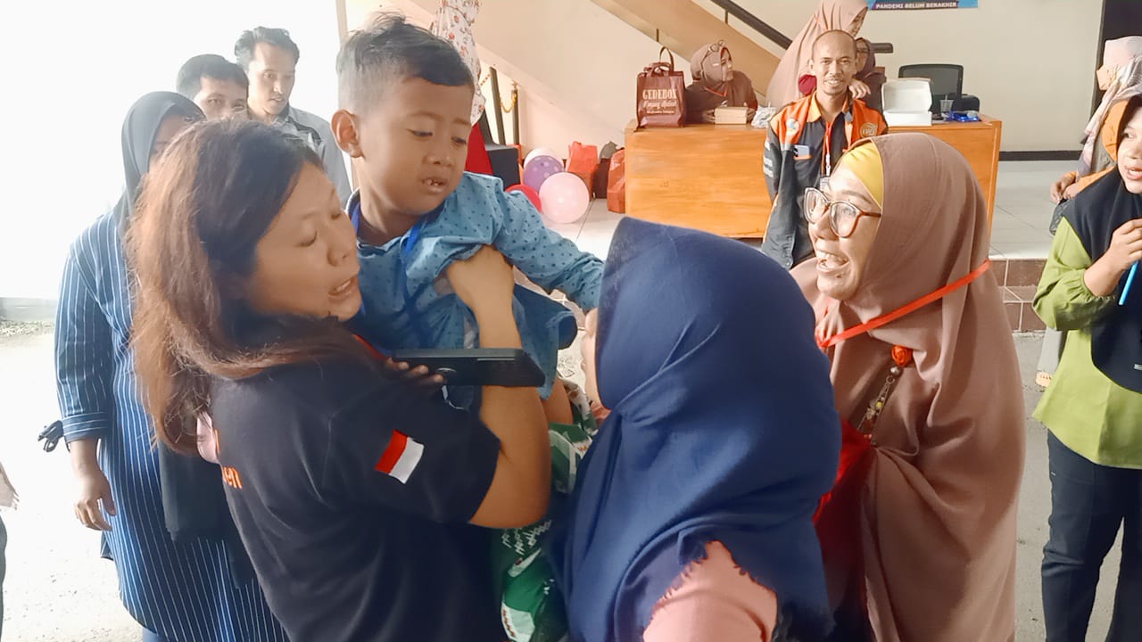 Ketakutan, Seorang Anak Kabur saat Sunat Massal di Jember