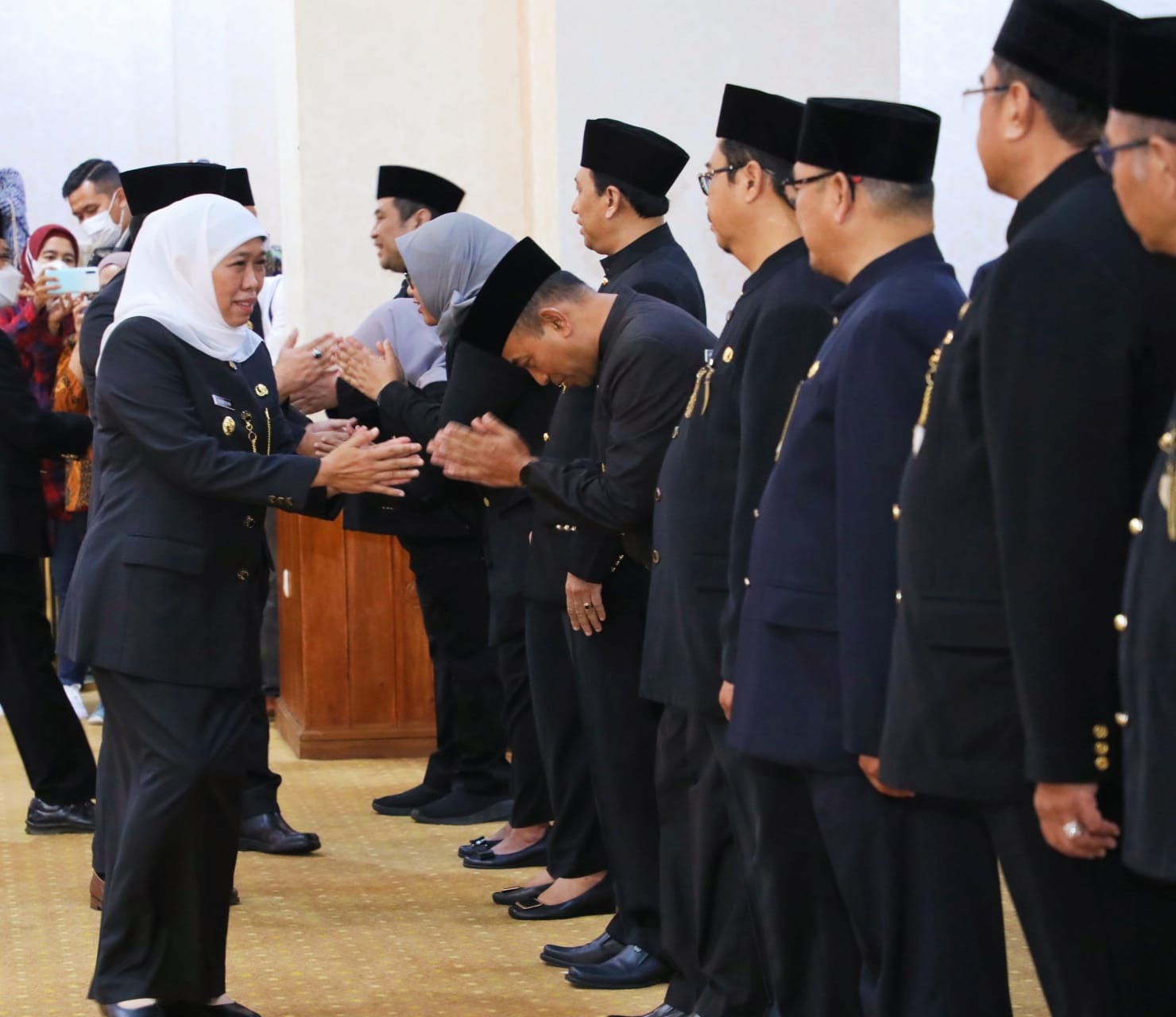 Gubernur Khofifah Lantik 11 Pejabat Eselon II dan Kukuhkan Kepala BRIDA Jatim, Ini Daftarnya