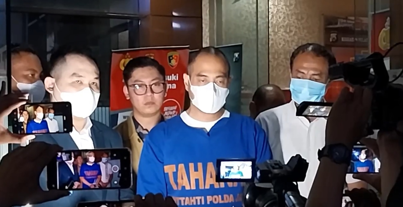 Ditahan Usai Diperiksa 8 Jam, Ferry Irawan : Abi Minta Maaf