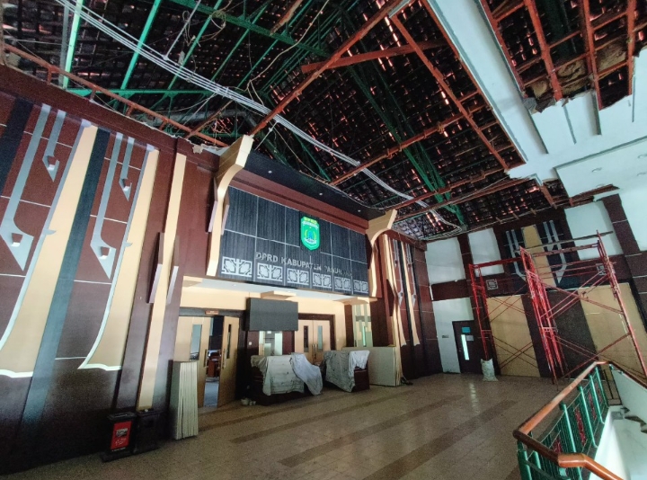 DPA Belum Turun, Proyek Pekerjaan di Gedung DPRD Kab. Pasuruan Disorot