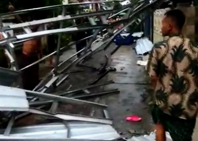 Ratusan Rumah di Gresik Rusak Diterjang Angin Puting Beliung