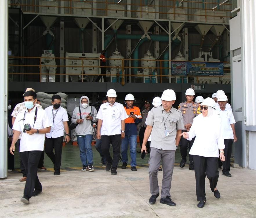 Tindaklanjuti Keluhan Petani Bojonegoro, Bupati Anna Tinjau Gudang Bulog