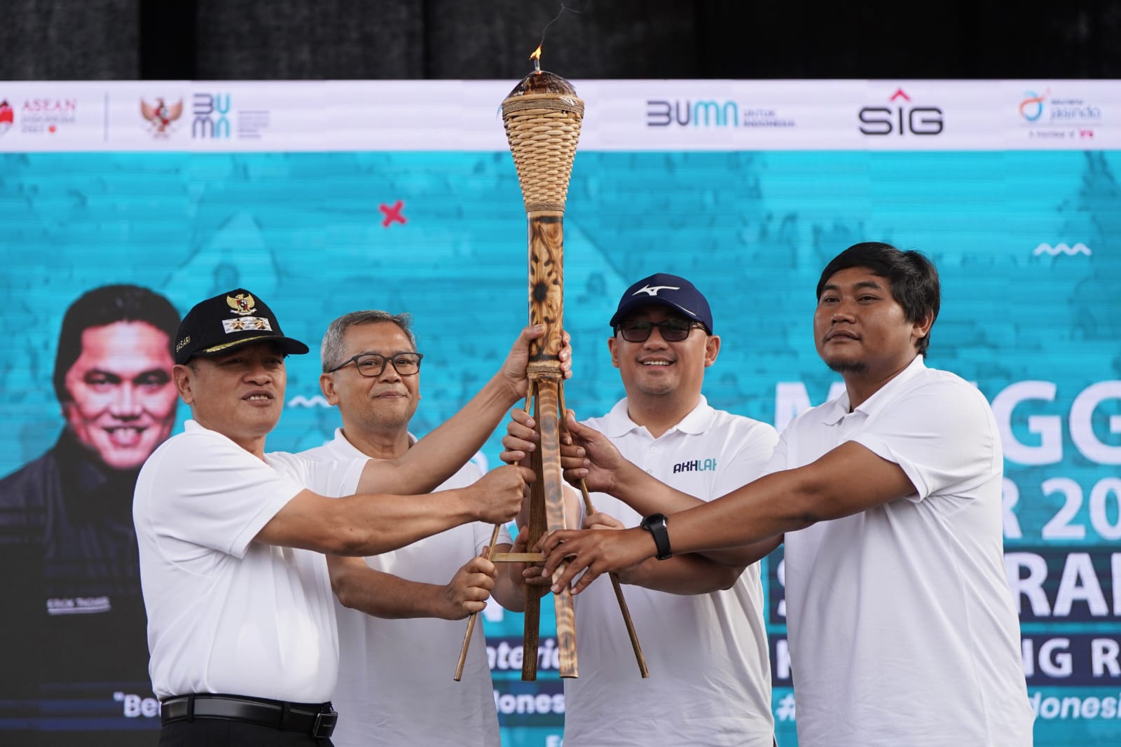 HUT Kementerian BUMN, SIG dan Anak Usahanya Ajak Masyarakat Jalan Sehat