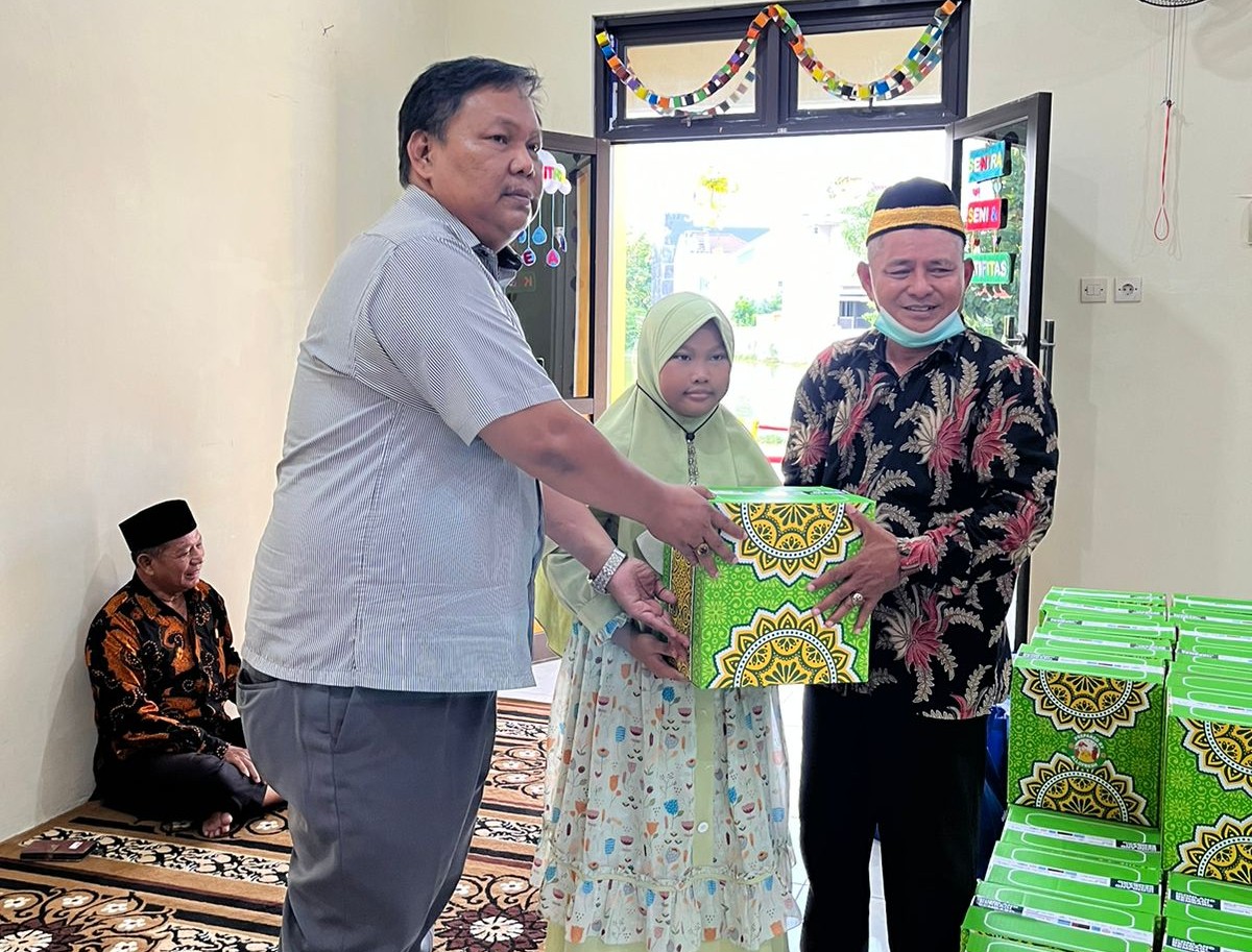 Iconland Berkolaborasi dengan Pengusaha di Ruko Green Garden Berbagi Sembako