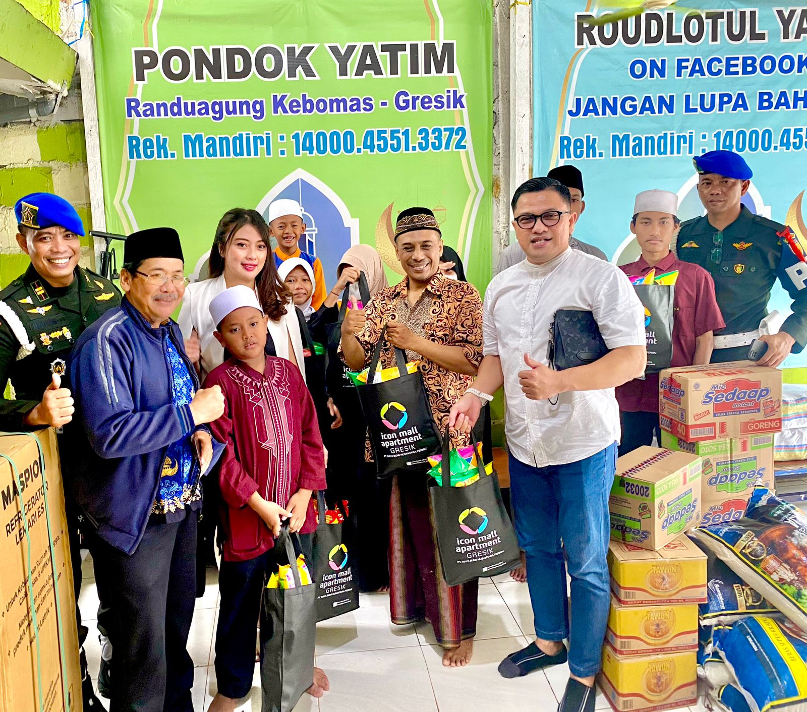 Berbagi Kebahagiaan, Icon Mall Santuni Anak Yatim