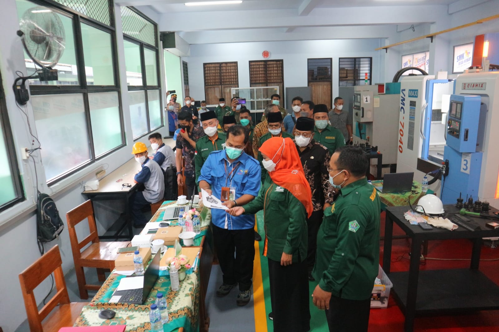 Targetkan Juara Umum di Tingkat Nasional, Khofifah Ajak Siswa Fokus dan Junjung Sportifitas LKS SMK Tingkat Provinsi
