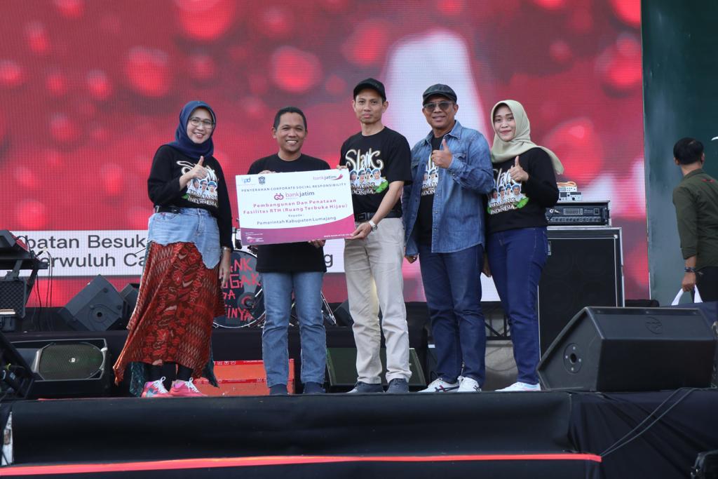 Dorong Kemandirian Ekonomi, Bank Jatim Serahkan Dua CSR di Lamongan dan Lumajang