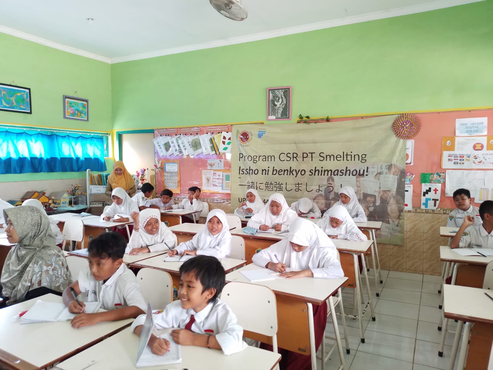 Melihat Serunya Siswa SDN 44 Gresik Belajar Bahasa Jepang