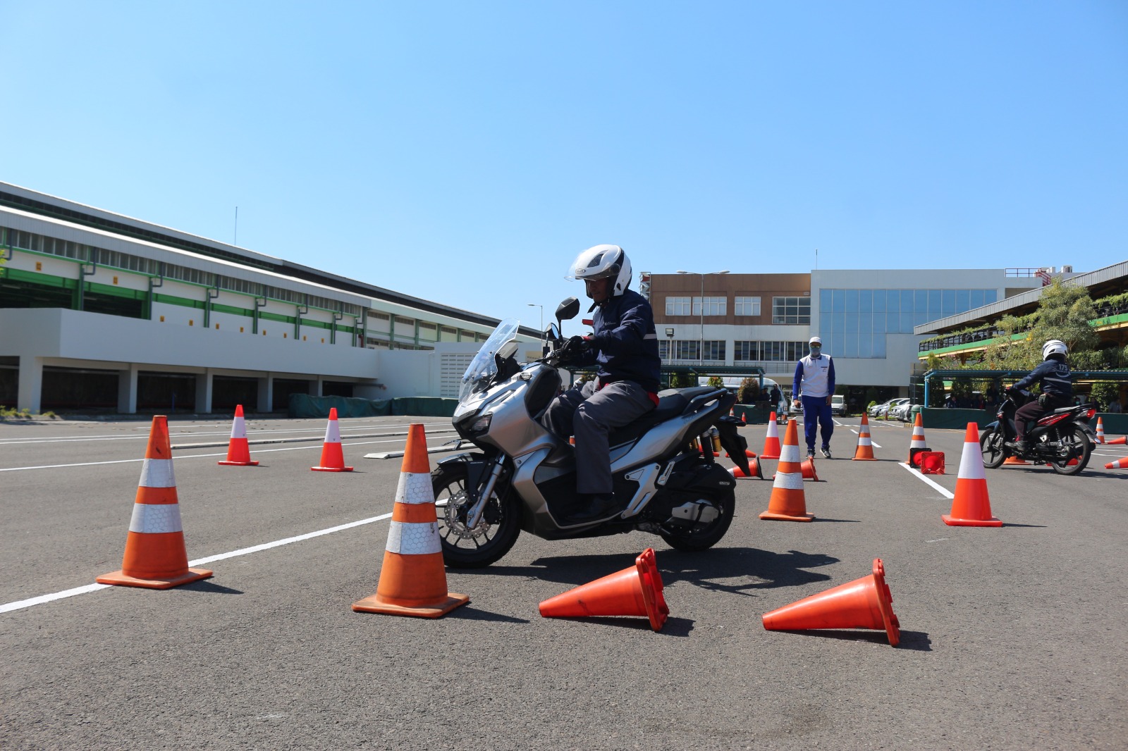 Jaga Emosi Dan Tetap #Cari Aman Berkendara Saat Berangkat dan Pulang Kerja