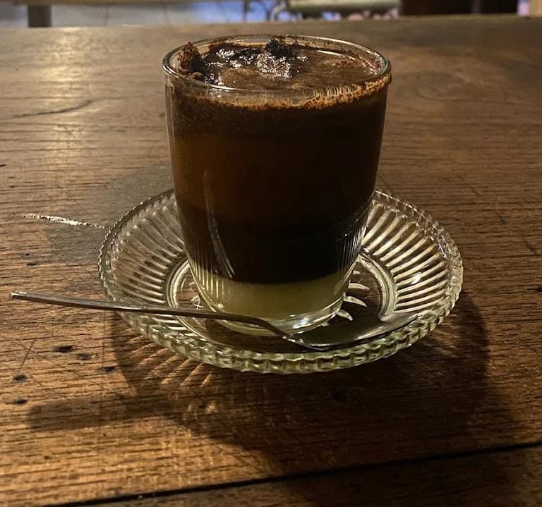 3 Cafe Gresik yang Punya Menu Kopi Khas, Mana Saja?