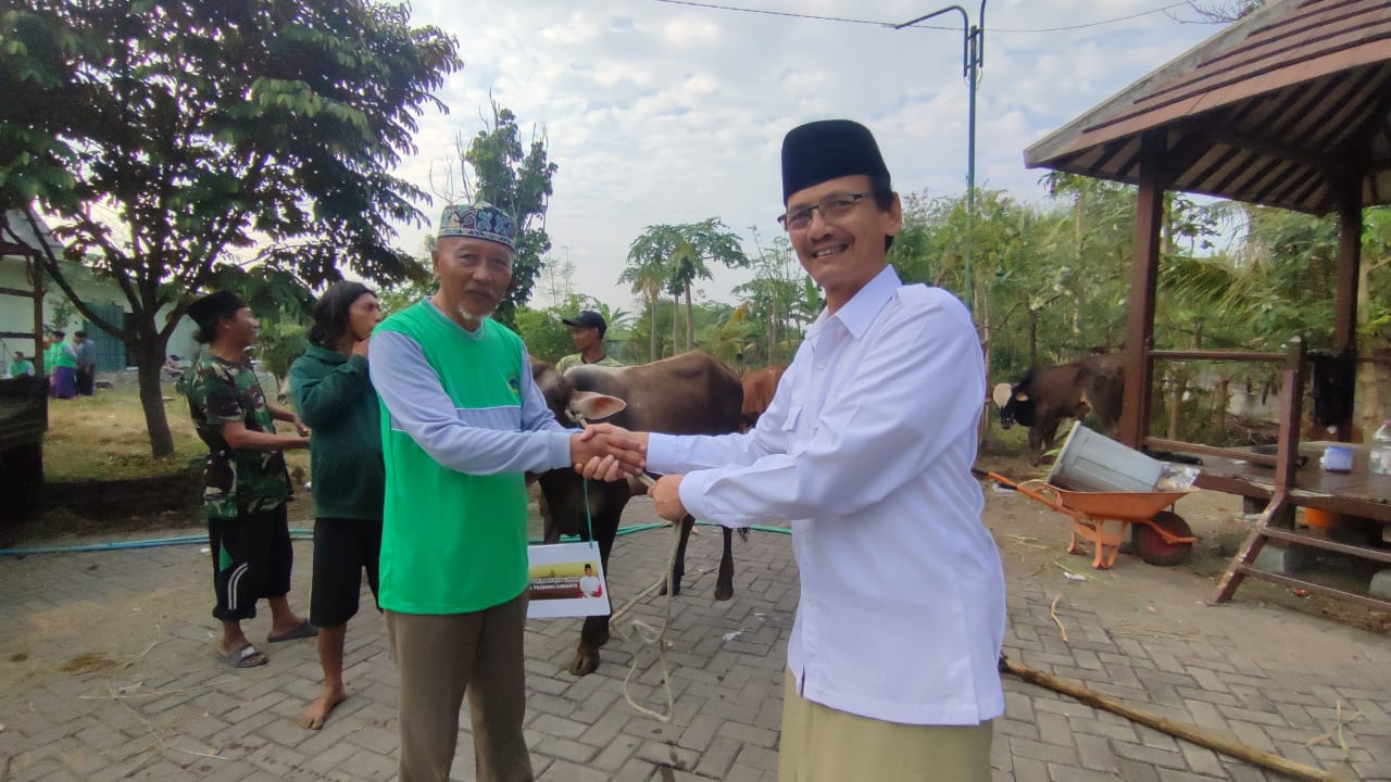 Ketum Gerindra Prabowo Subianto Kirimkan Sapi Kurban ke Ponpes Progresif Bumi Shalawat