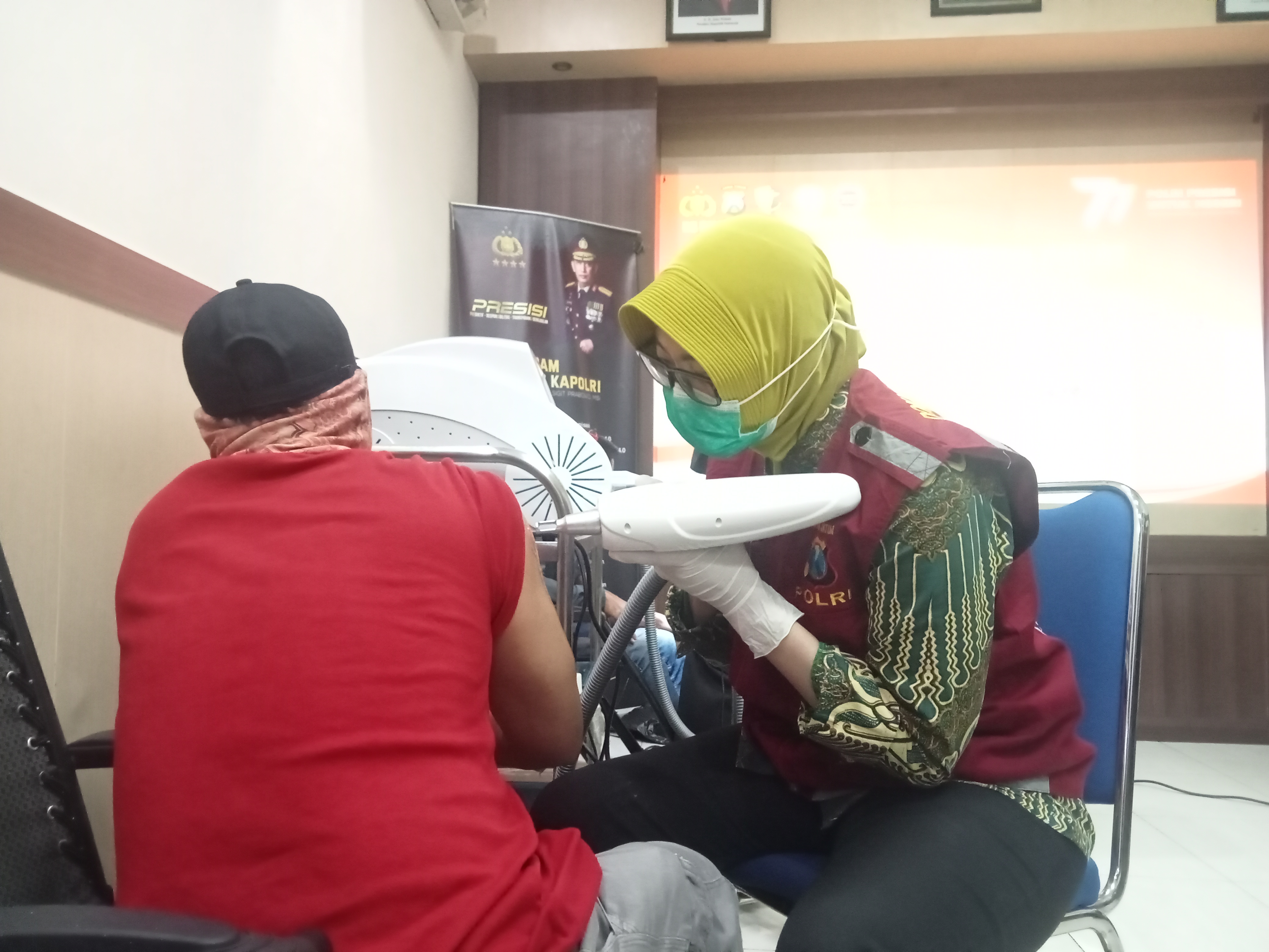 Ratusan Warga Tulungagung Daftar Dalam Penghapusan Tato RS Bhayangkara