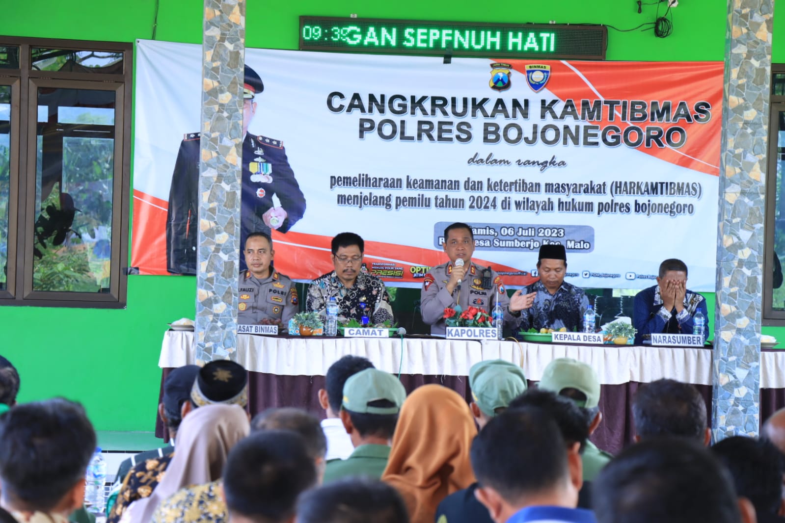 Cangkrukan Kamtibmas, Kapolres Bojonegoro Ajak Masyarakat Tingkatkan Satkamling