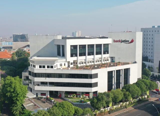 Bank Jatim Raih Penghargaan Indonesia Best Bank Awards 2023 Golongan BPD
