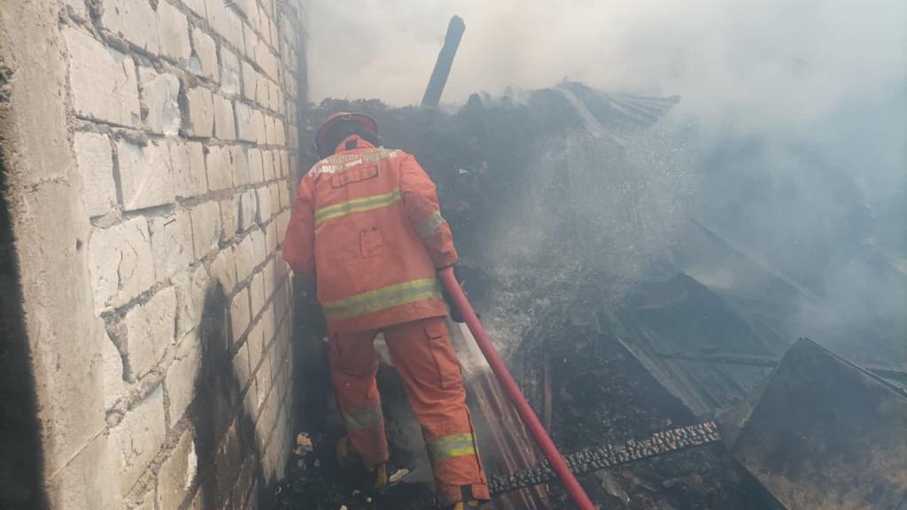 Duh! Rumah Pengusaha Ikan Asap di Gresik Tiba-tiba Kebakaran